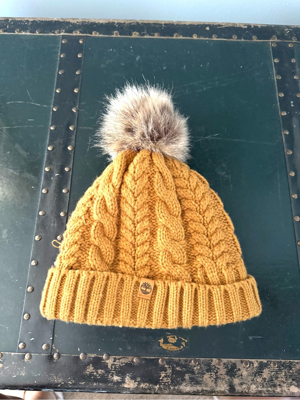 TIMBERLAND Cable Knit Faux Fur PomPom Fleece Lined BEANIE WINTER HAT Camel Brown